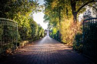 Path to the new Veldhausen cemetery with a view of the cemetery chapel