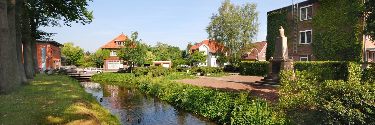 City moat, war memorial Am Stadtgraben, war memorial