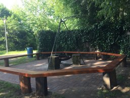 Barbecue area in Neuenhaus Barbecue area in Neuenhaus, swivel barbecue with benches all round