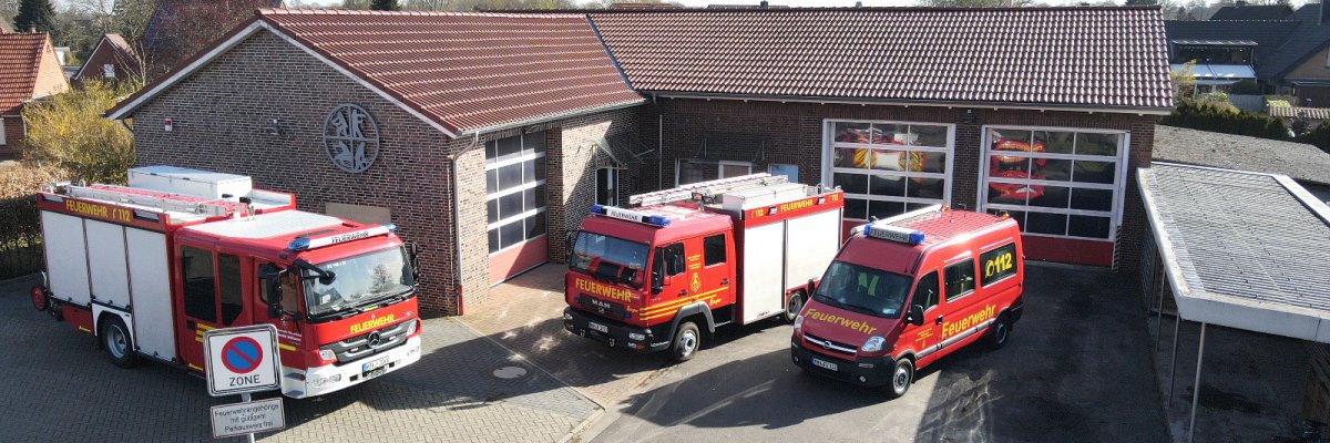Lokale brandweer Veldhausen 3 brandweerwagens voor de brandweerkazerne in Veldhausen