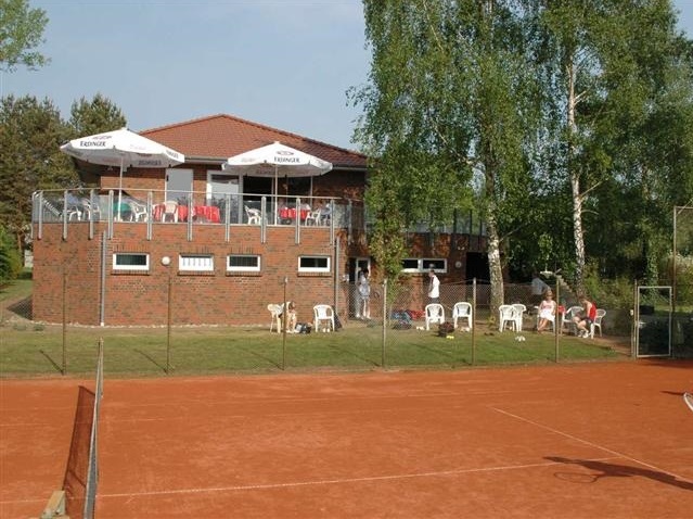 Tennisplatz des TC Rot-Weiß Neuenhaus