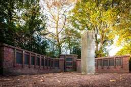 Alter Friedhof Veldhausen Gedenktafel am Alten Friedhof Veldhausen