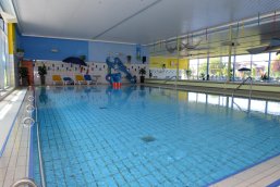 Nichtschwimmerbecken samt Rutsche im Dinkelbad Neuenhaus