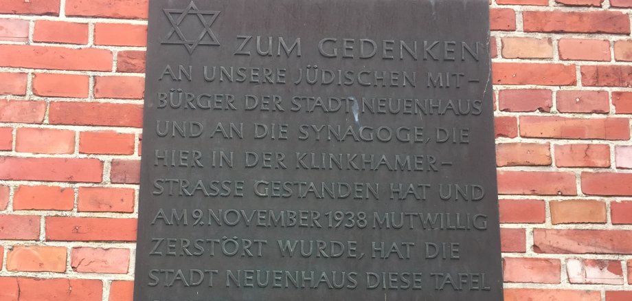 Gedenktafel nahe der ehemaligen Synagoge in der Klinkhamerstraße in Neuenhaus